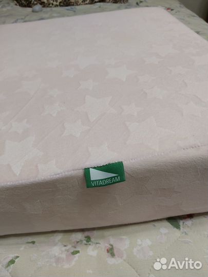 Клиновидная подушка для детей