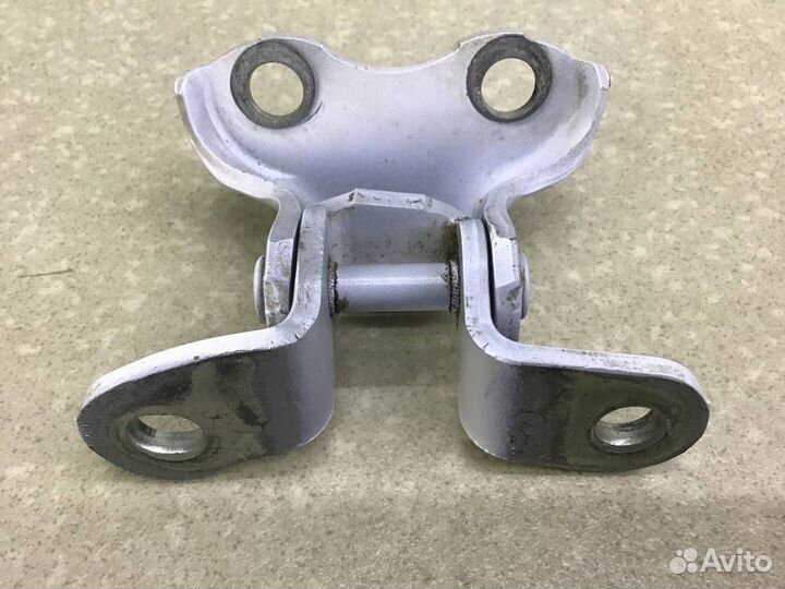 Петля двери передней правой нижняя Lexus RX 350 /450h (GGL15) 2008-2015 6873002050