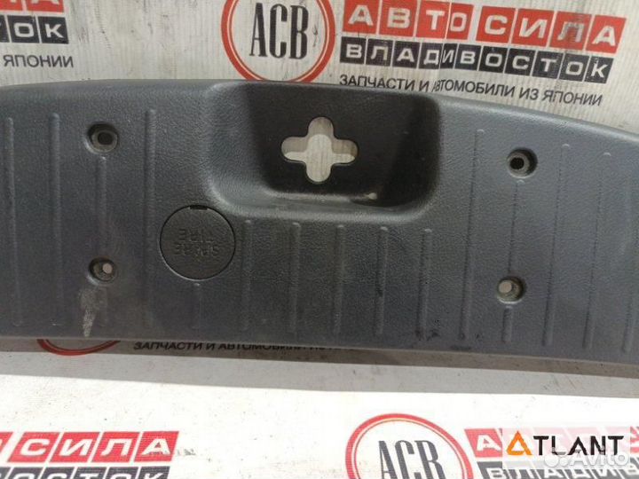 Пластик замка багажника toyota succeed