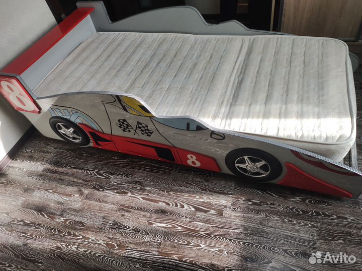 Детская кровать машинка с матрасом бу