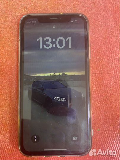 Телефон iPhone 11