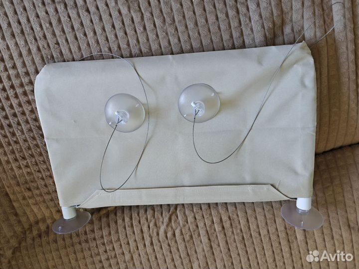 Лежанка для кошки на окно