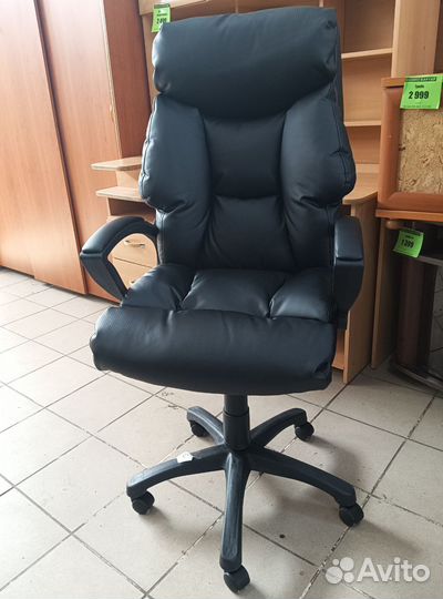 Офисное кресло