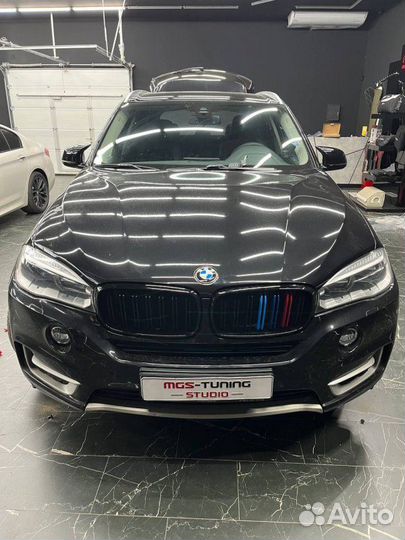 Решетка в стиле М триколор BMW X5 F15 ф15 икс 5