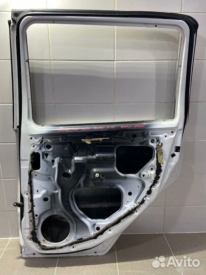 Дверь задняя правая Nissan Cube 1999 г