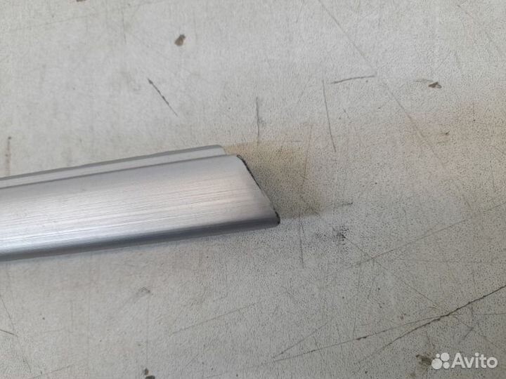 Накладка обшивки двери передняя левая Toyota Land