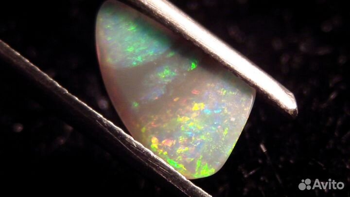 Кабошон полутемного австралийского опала 1,35 ct