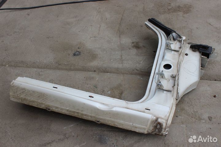 Передние стойки кузова Cadillac Escalade GMT800