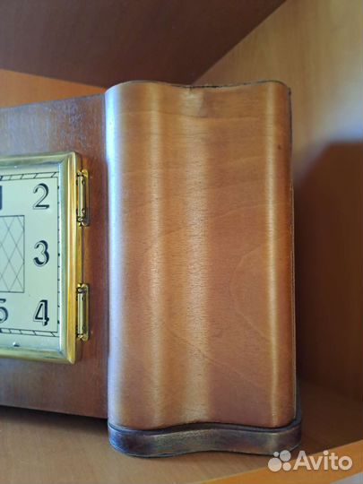 Настольные часы Весна