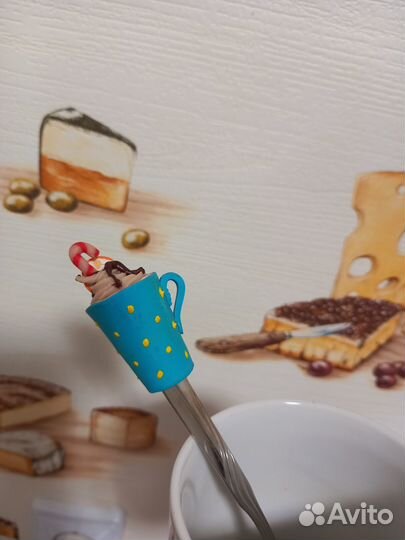 Десертная ложка с украшением из полимерной глины