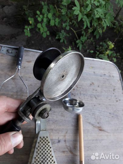 Закаточная машинка и кухонные принадлежности