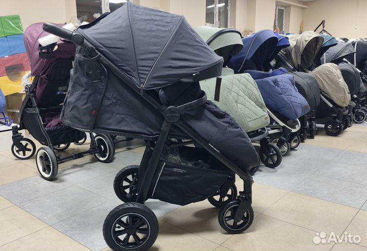 Прогулочная коляска Carrello Bravo надувные колеса