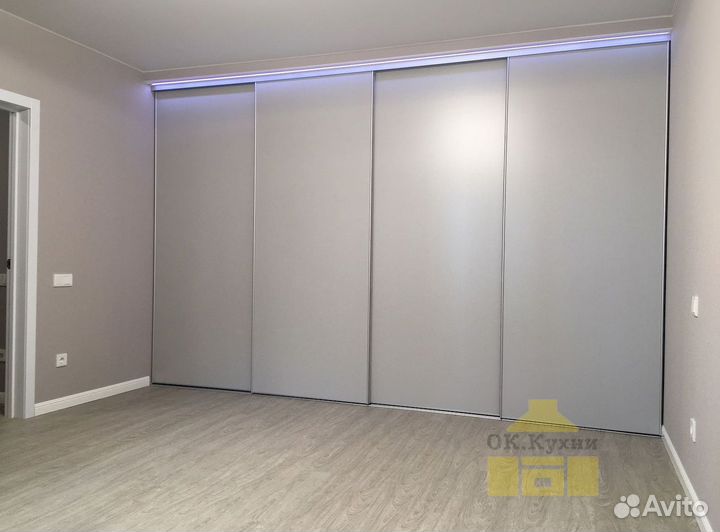 Книжный шкаф