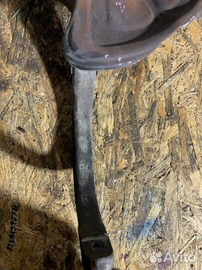 Кулак поворотный передний левый Mercedes-Benz