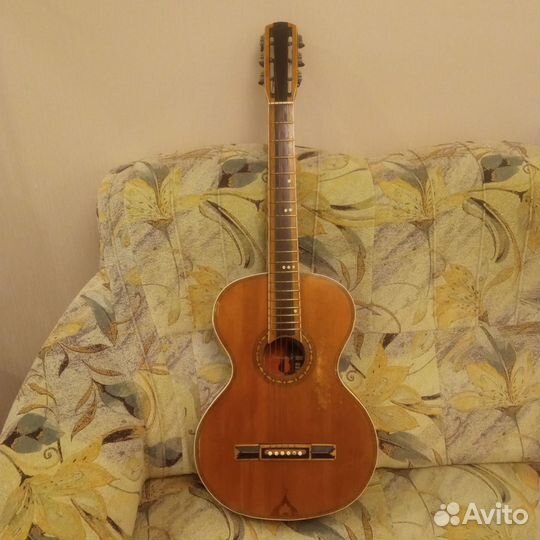 Старинная гитара