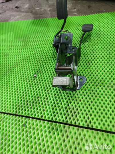 Renault Megane 2 Педаль тормоза