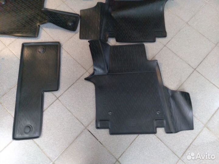 Ковры салона резиновые, комплект 8 мест, staria