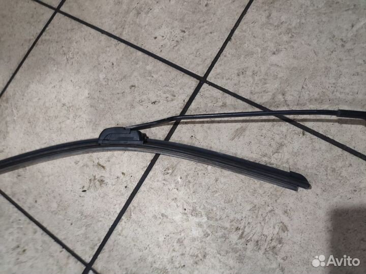 Поводок дворника правый Volkswagen Passat B5