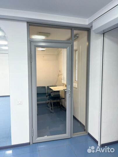 Дверь алюминиевая со стеклом б/у