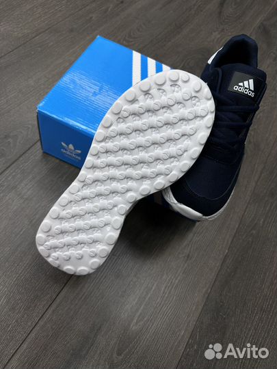 Кроссовки adidas