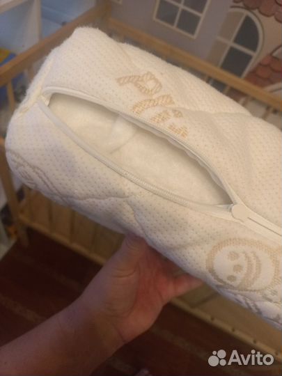 Кроватка детская с маятником