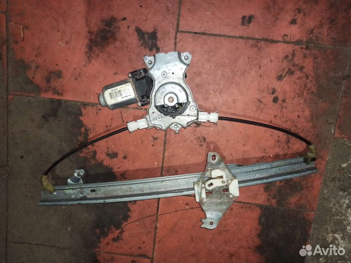 Стеклоподъемник задний правый Nissan Primera P12