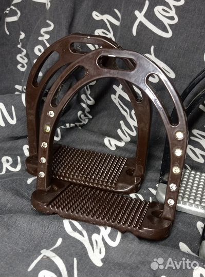 Стремена для седла