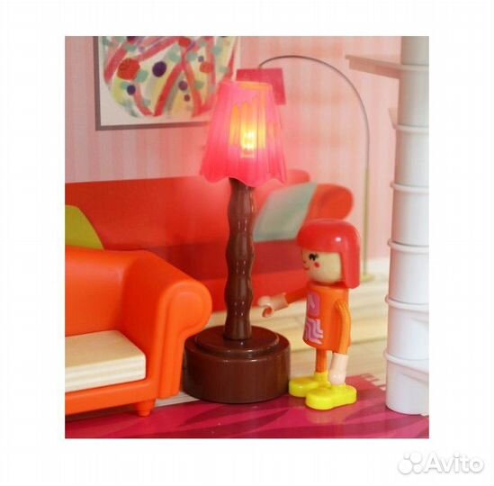 Деревянный кукольный домик с лифтом и бассейном