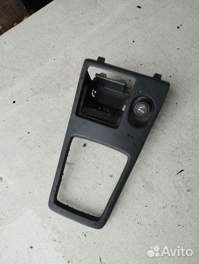 Накладка консоли кпп с прикуривателем Nissаn