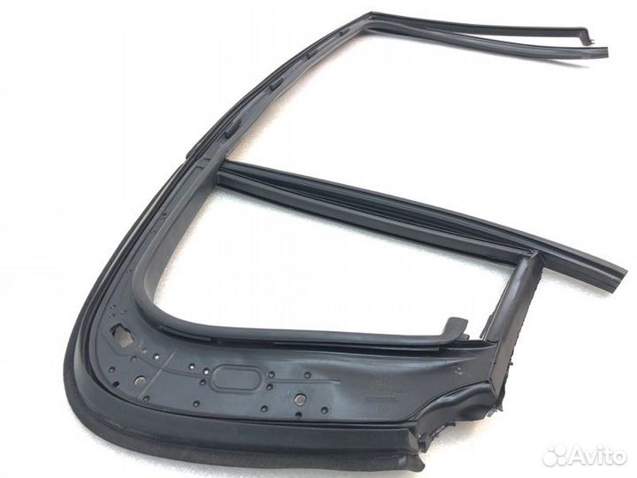 Молдинг двери задний левый Volkswagen Passat B7