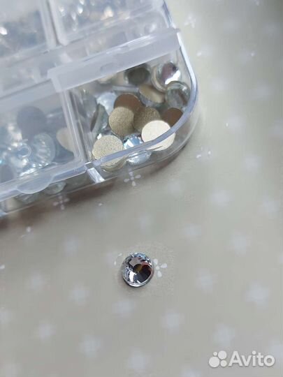 Стразы для ногтей