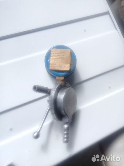 Манометр с регулятором