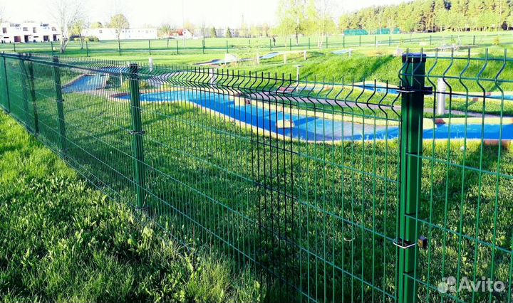 Забор из 3D сетки с металлическими столбами быстро