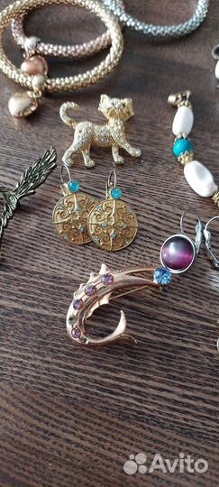 Бижутерия,серги, браслеты,броши