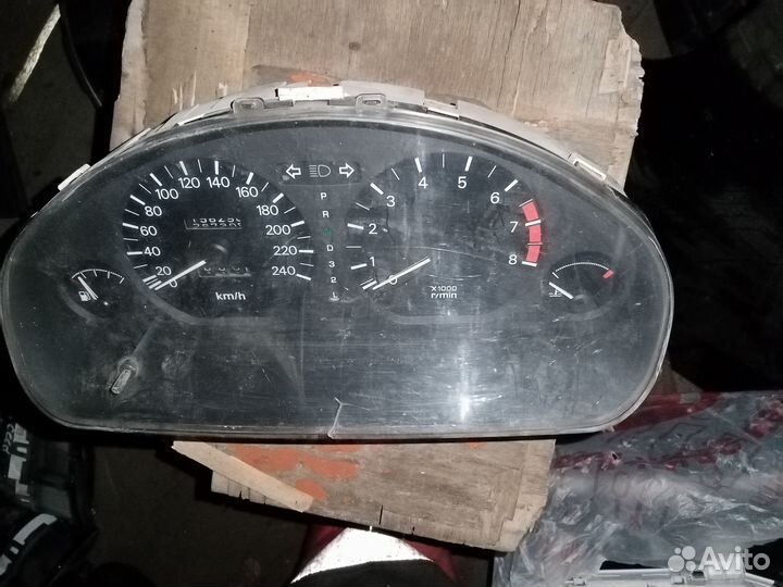 Панель приборов на Митсубиси Каризма 01г