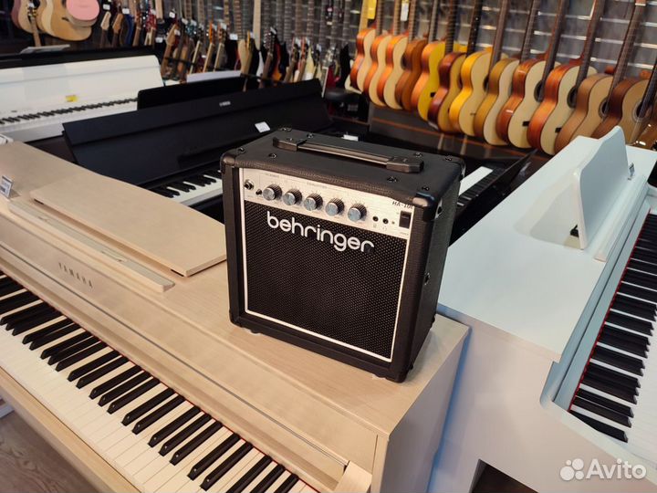 Комбоусилитель Behringer HA-10G для электрогитары