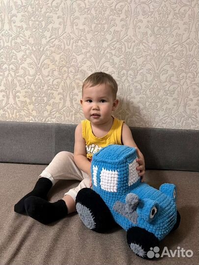 Вязаный синий трактор. Игрушки ручной работы