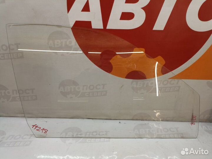 Стекло двери переднее правое Ford Sierra RED R2A