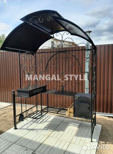 Мангал с крышей