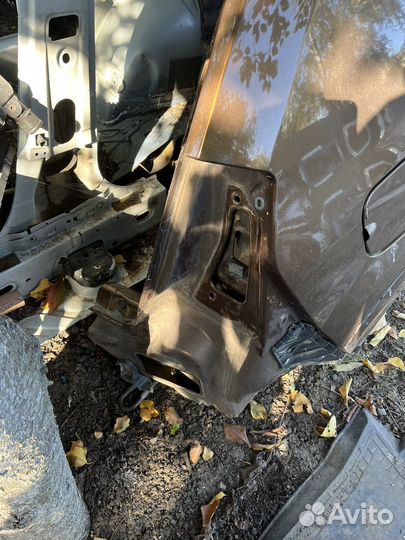 Задняя правая четверть Рено степвей -1