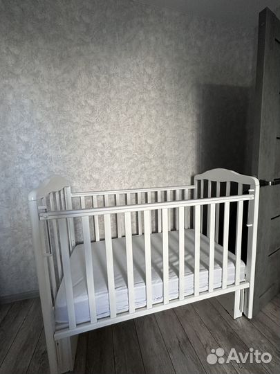 Детская кровать с маятником