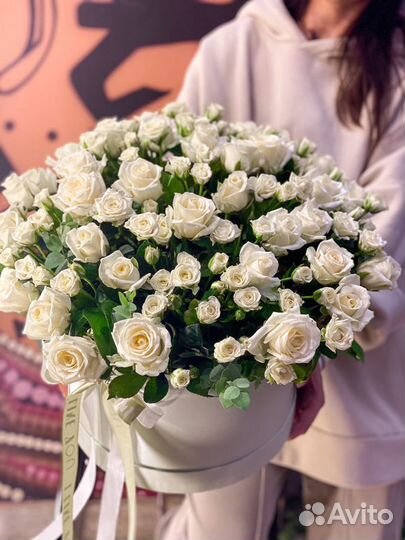 Шляпная коробка с Розами и Кустовой розой