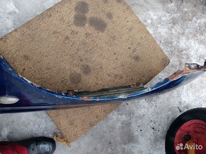 Крыло переднее левое на Пежо 206