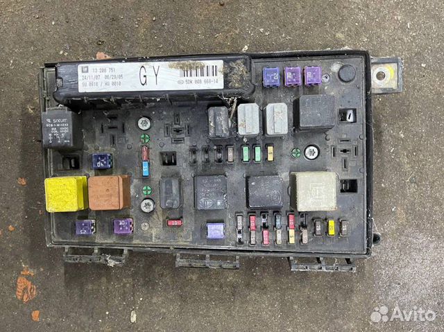 Блок предохранителей Opel Astra H (2004-2015)