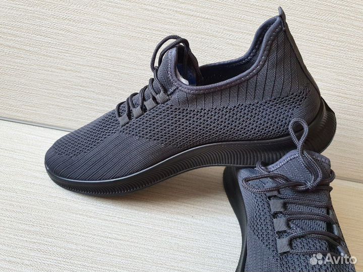 Кроссовки спортивные