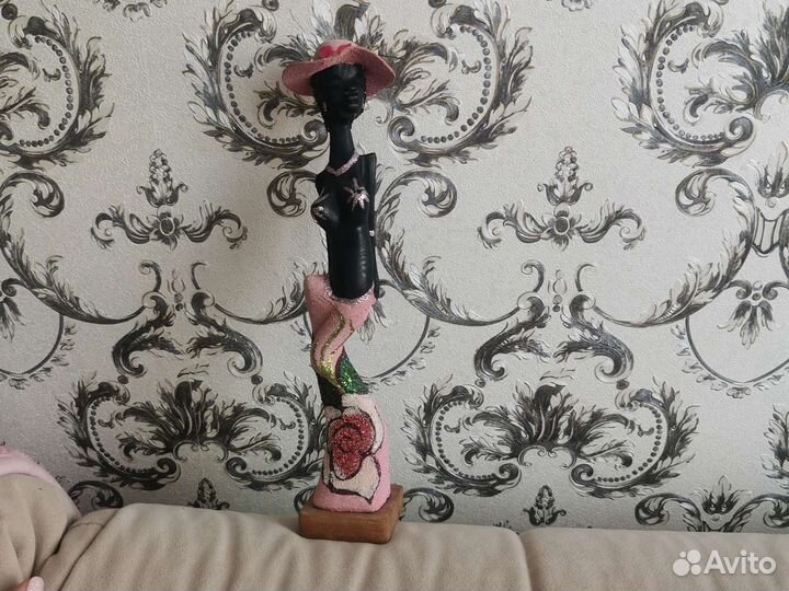 Статуэтка из дерева