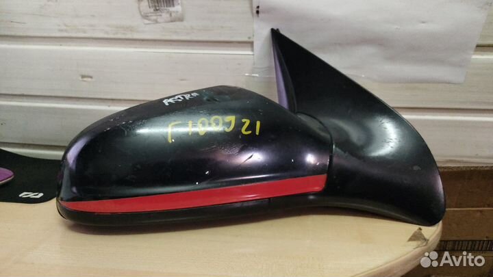 Зеркало наружное правое на Opel Astra H