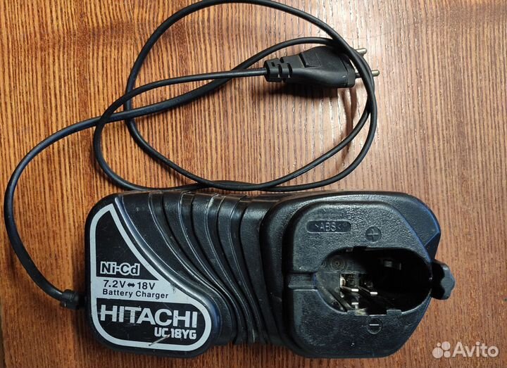 Зарядное устройство для шуруповерта Hitachi