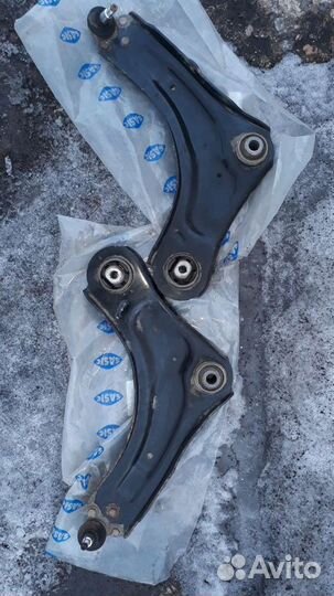 Передние рычаги renault megan 3 б/у, 2 шт