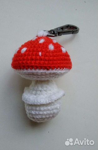 Мухомор. Брелок вязаный